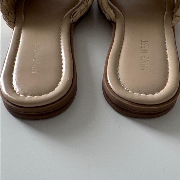 Nine West Tan Woven Raffia Slide Sandals Flip Flops - Picture 3 of 5